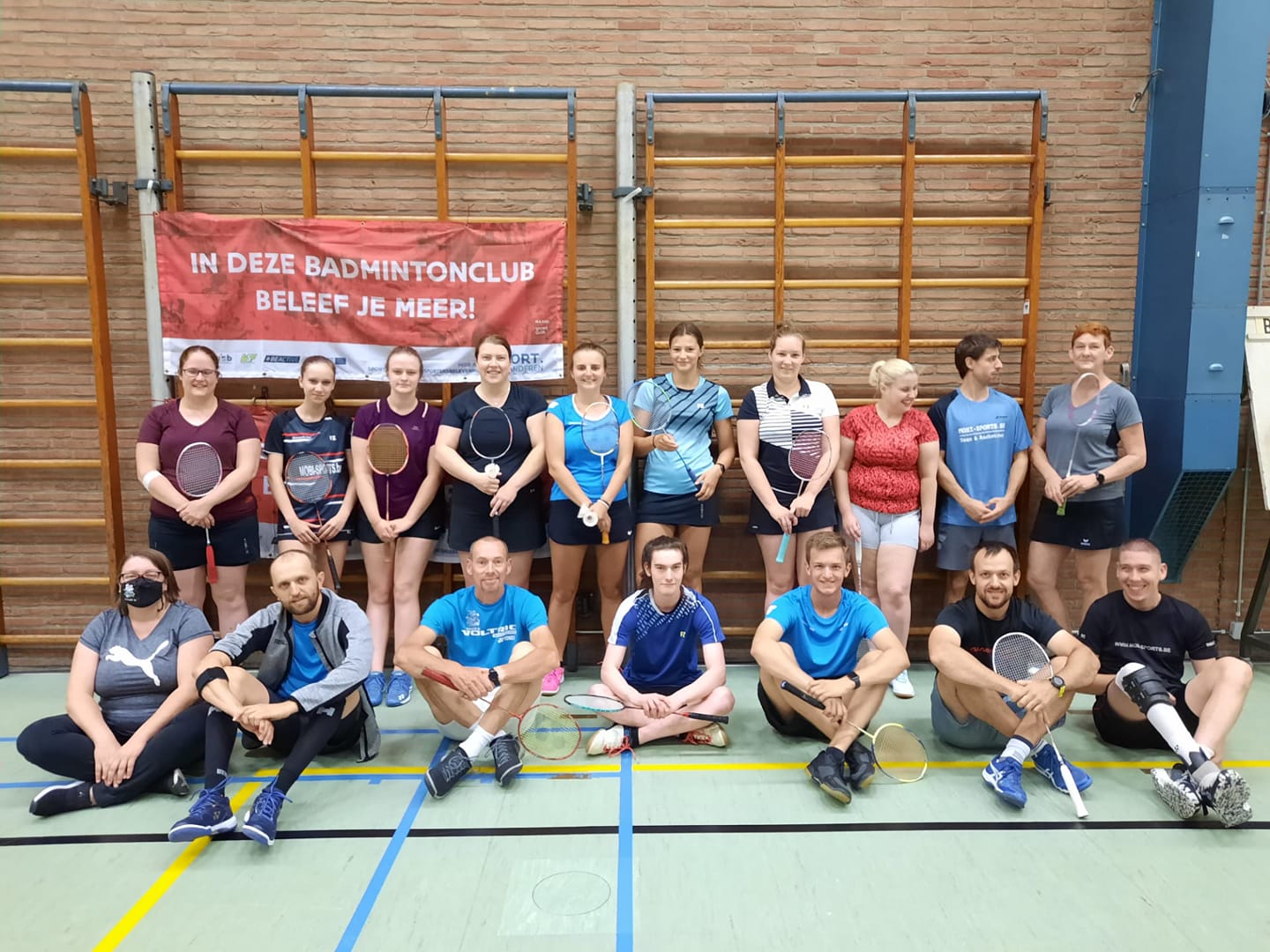 Competitiespelers van Smash BC in actie