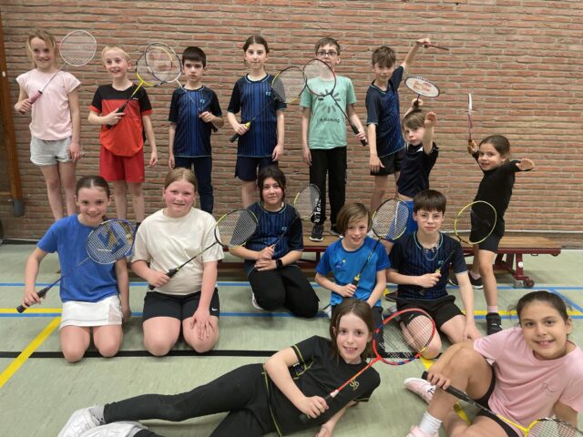Kinderen die Minibad spelen bij Smash BC
